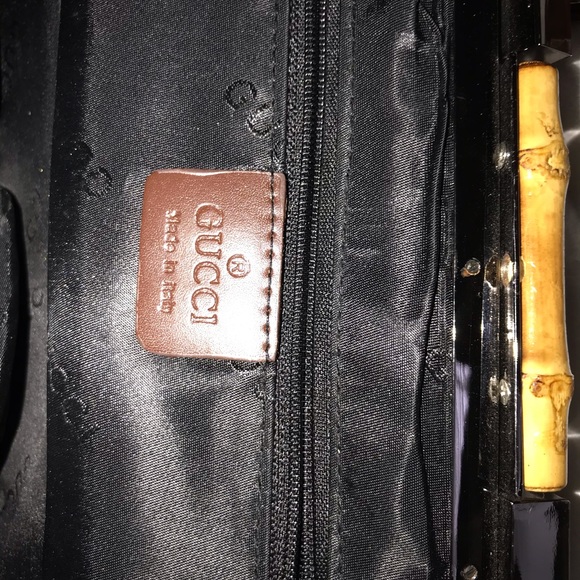 I’m selling a Gucci purse it’s kind of old . - Picture 5 of 8